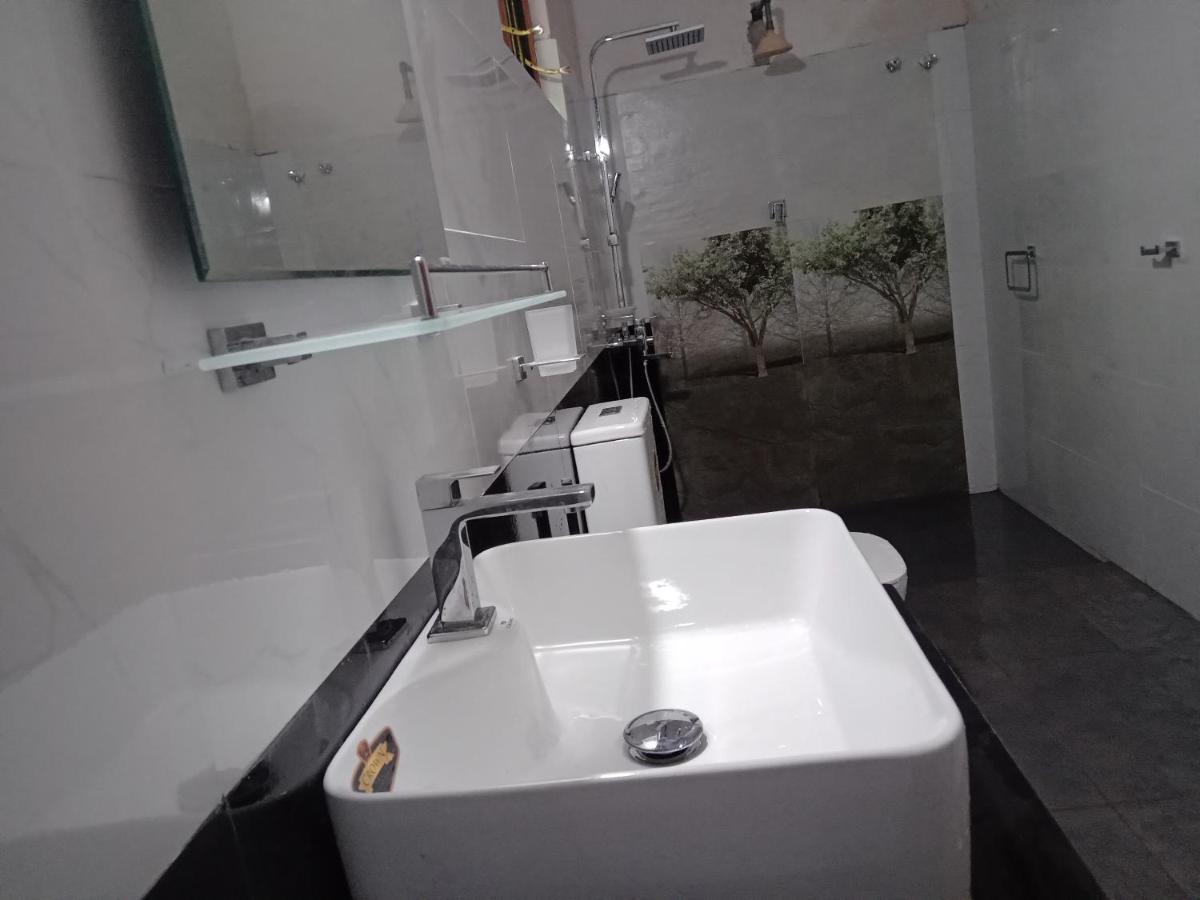 Jungle Village Homestay ピンナワラ エクステリア 写真